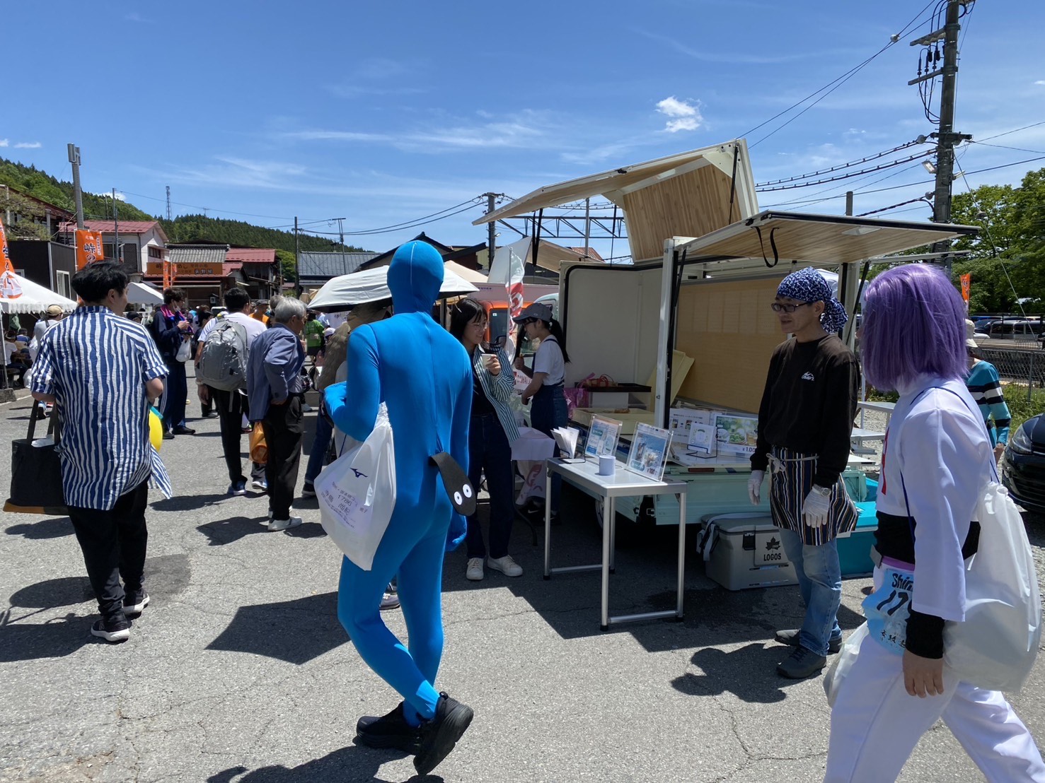 横川駅前マルシェの様子
